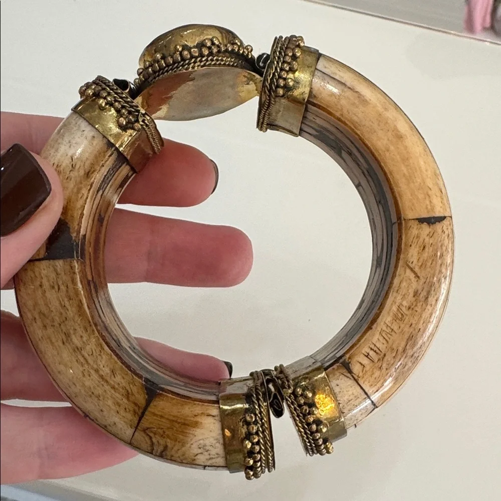 Bone and stone bangle bracelet - Picture 4 of 8